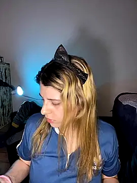 Snapshot of FlorBich chatting on September 18, 2025, 8:28 am FlorBich online show from September 18, 2025, 8:28 am