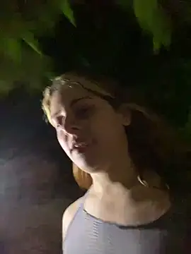 Snapshot of FlorBich chatting on January 12, 2025, 4:10 am FlorBich online show from January 12, 2025, 4:10 am