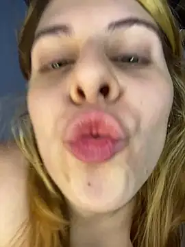 Snapshot of FlorBich chatting on January 23, 2025, 5:56 am FlorBich online show from January 23, 2025, 5:56 am