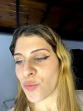 Snapshot of FlorBich chatting on September 19, 2025, 10:14 pm FlorBich online show from September 19, 2025, 10:14 pm