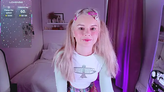 Snapshot of Lil_Amelie chatting on May 15, 2026, 9:40 am Lil Amelie online show from May 15, 2026, 9:40 am