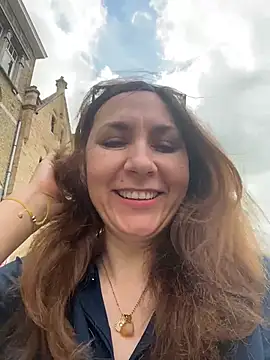 Snapshot of JasmineGlamour chatting on July 4, 2026, 4:11 pm JasmineGlamour online show from July 4, 2026, 4:11 pm