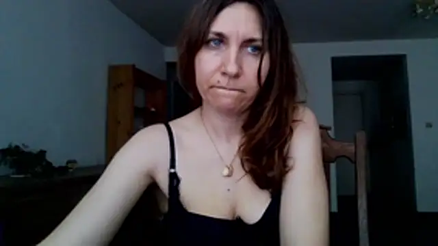 Snapshot of JasmineGlamour chatting on June 8, 2026, 3:23 pm JasmineGlamour online show from June 8, 2026, 3:23 pm