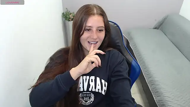 valerie diaz1 online show from September 30, 2025, 1:28 pm