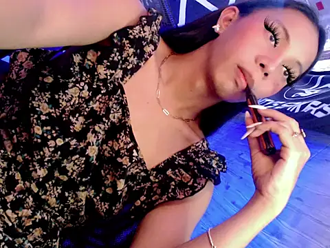 Snapshot of whiteladyboy chatting on November 10, 2025, 2:55 pm whiteladyboy online show from November 10, 2025, 2:55 pm