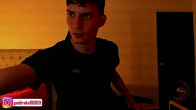 god drake online show from February 5, 2025, 4:59 am