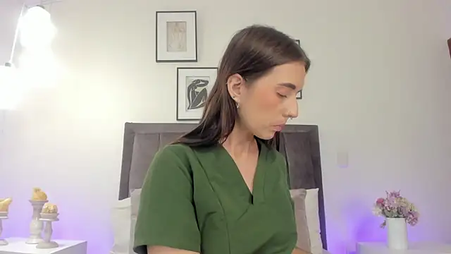 helen mooree online show from June 18, 2026, 12:54 pm