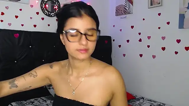 Snapshot of floweer_ chatting on March 5, 2025, 4:57 pm floweer online show from March 5, 2025, 4:57 pm