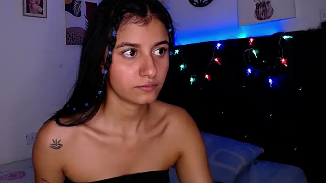 Snapshot of floweer_ chatting on February 3, 2025, 6:39 pm floweer online show from February 3, 2025, 6:39 pm