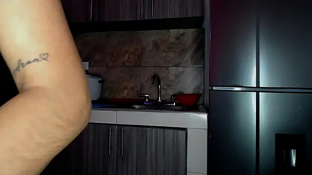 Snapshot of floweer_ chatting on March 13, 2025, 5:39 pm floweer online show from March 13, 2025, 5:39 pm