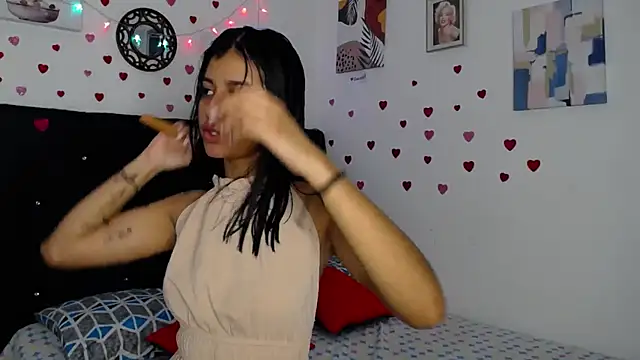 Snapshot of floweer_ chatting on February 27, 2025, 6:31 pm floweer online show from February 27, 2025, 6:31 pm