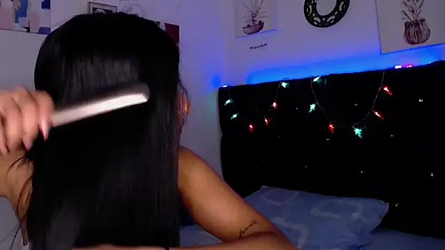 Snapshot of floweer_ chatting on February 4, 2025, 3:15 pm floweer online show from February 4, 2025, 3:15 pm