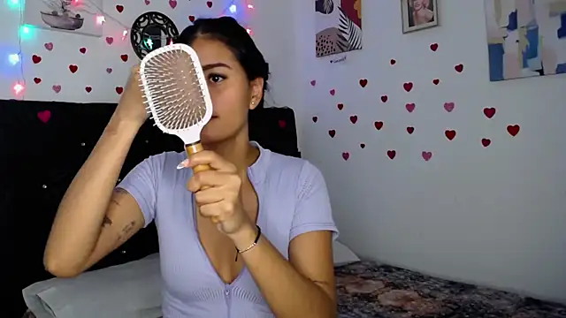 Snapshot of floweer_ chatting on February 19, 2025, 2:33 pm floweer online show from February 19, 2025, 2:33 pm