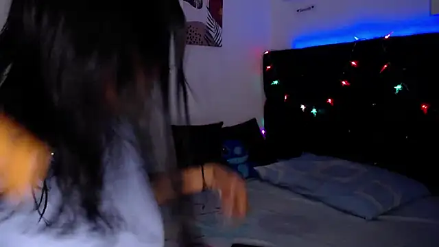 Snapshot of floweer_ chatting on February 7, 2025, 10:09 pm floweer online show from February 7, 2025, 10:09 pm