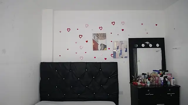 Snapshot of floweer_ chatting on October 5, 2025, 8:10 pm floweer online show from October 5, 2025, 8:10 pm