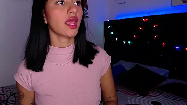 Snapshot of floweer_ chatting on February 8, 2025, 1:11 pm floweer online show from February 8, 2025, 1:11 pm