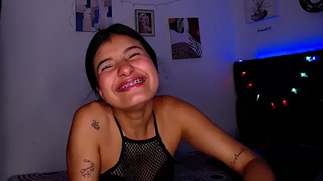 Snapshot of floweer_ chatting on February 9, 2025, 2:40 pm floweer online show from February 9, 2025, 2:40 pm