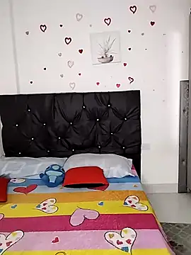 Snapshot of floweer_ chatting on December 22, 2025, 8:53 pm floweer online show from December 22, 2025, 8:53 pm