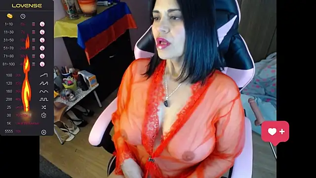 paolagomez  online show from October 15, 2025, 9:17 am