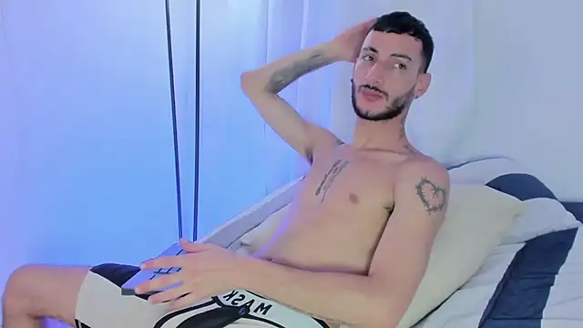 Sxxthiago online show from April 28, 2026, 8:24 pm