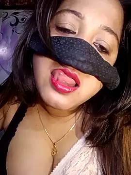 albelasummi702 online show from December 17, 2025, 1:32 am