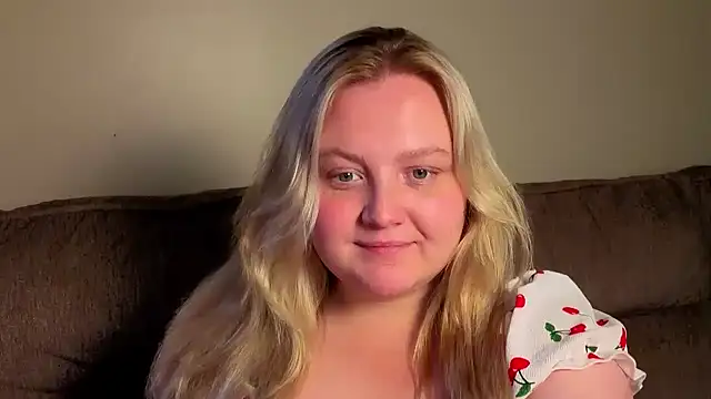 Snapshot of PhatAssBlond chatting on July 21, 2026, 6:53 pm PhatAssBlond online show from July 21, 2026, 6:53 pm