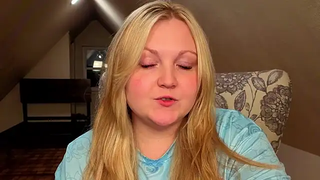 PhatAssBlond online show from May 5, 2026, 3:42 am