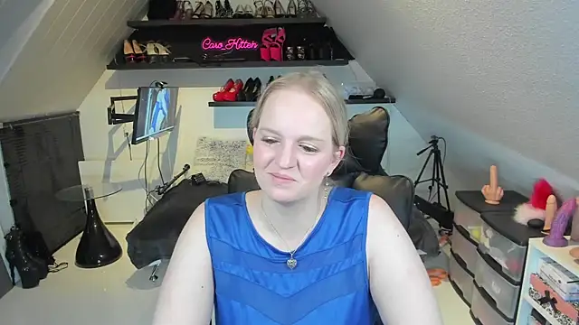 caro kitten online show from January 10, 2025, 8:18 am