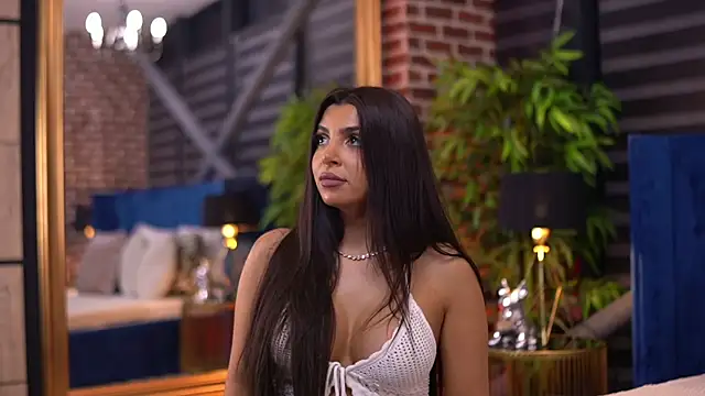 NicoleCellini online show from October 25, 2025, 6:30 pm