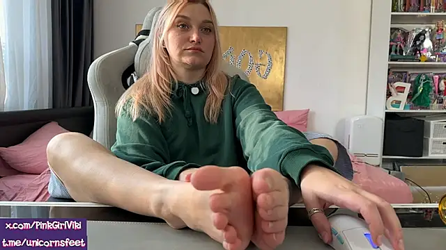 unicornsfeet online show from March 25, 2026, 2:16 pm