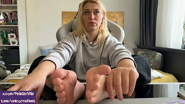 unicornsfeet online show from May 3, 2026, 12:09 pm