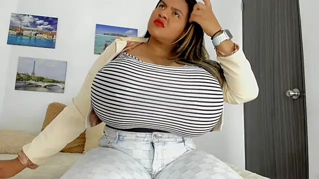 bigmom69  online show from October 4, 2025, 10:33 pm