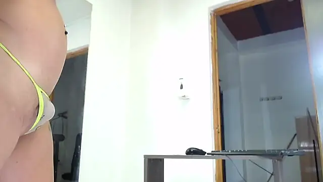 SWEETKAREN online show from October 18, 2025, 2:13 am