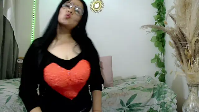 Donniia online show from June 12, 2026, 10:18 pm
