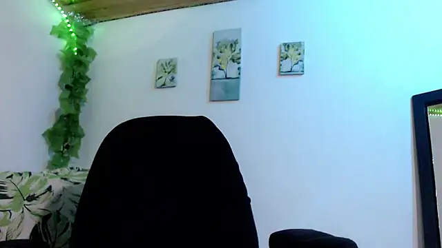 Donniia online show from August 4, 2026, 5:17 pm