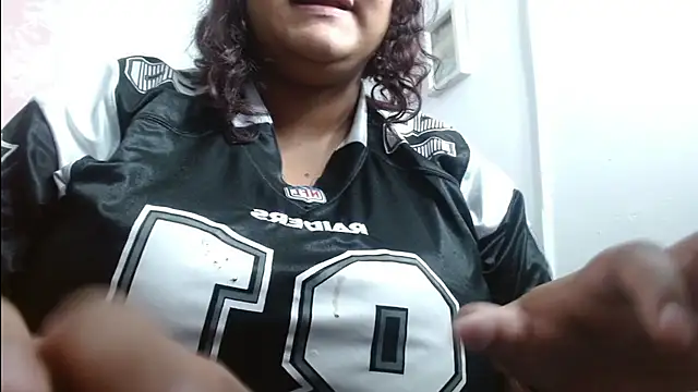 Alisteresa  online show from April 19, 2026, 1:28 am