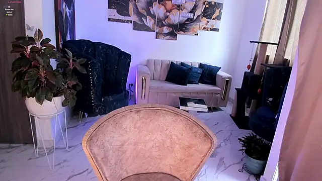 pretty pettite online show from February 6, 2026, 7:10 pm