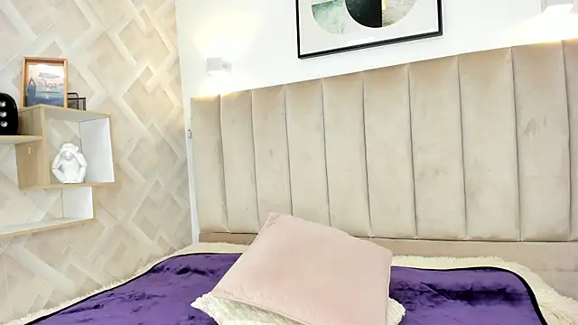 Anniie Queen online show from July 2, 2026, 4:18 am