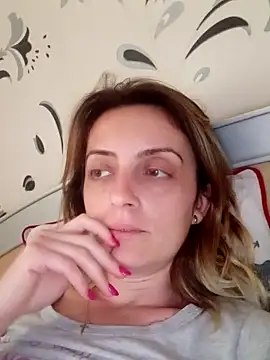 SophyGirl online show from February 12, 2025, 12:44 pm