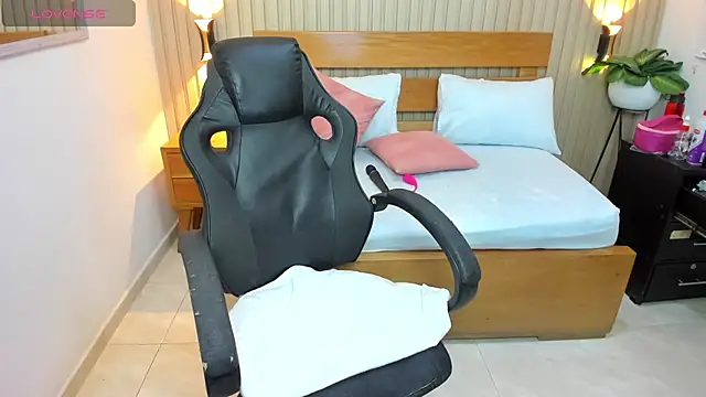 luciana ballesteros  online show from March 14, 2026, 12:22 pm