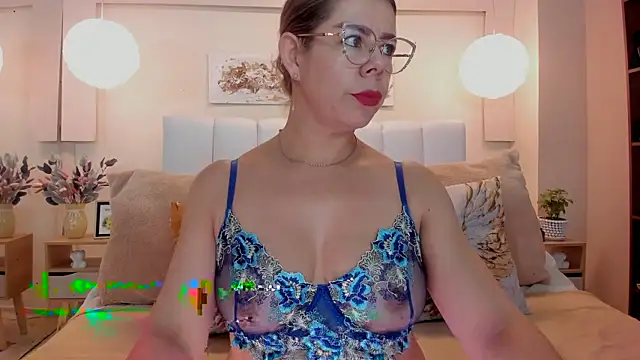 RamonaSimons online show from June 10, 2026, 8:32 pm