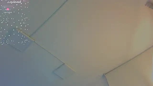 Snapshot of FaloonRoussel chatting on May 18, 2026, 6:01 pm FaloonRoussel online show from May 18, 2026, 6:01 pm
