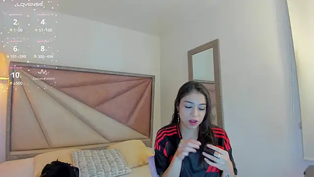 Snapshot of FaloonRoussel chatting on July 3, 2026, 6:03 pm FaloonRoussel online show from July 3, 2026, 6:03 pm