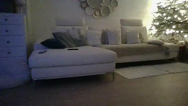 lyajoliee online show from December 11, 2024, 8:07 pm