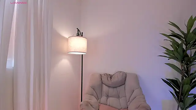 Mia love   online show from November 28, 2025, 4:07 pm