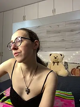 Snapshot of MartiniiSelenna chatting on June 1, 2026, 6:02 am MartiniiSelenna online show from June 1, 2026, 6:02 am