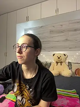 Snapshot of MartiniiSelenna chatting on June 2, 2026, 5:51 am MartiniiSelenna online show from June 2, 2026, 5:51 am