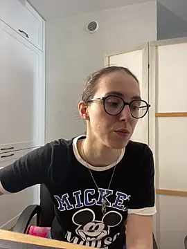 Snapshot of MartiniiSelenna chatting on June 17, 2026, 5:51 am MartiniiSelenna online show from June 17, 2026, 5:51 am
