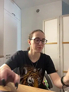 Snapshot of MartiniiSelenna chatting on June 20, 2026, 5:45 am MartiniiSelenna online show from June 20, 2026, 5:45 am
