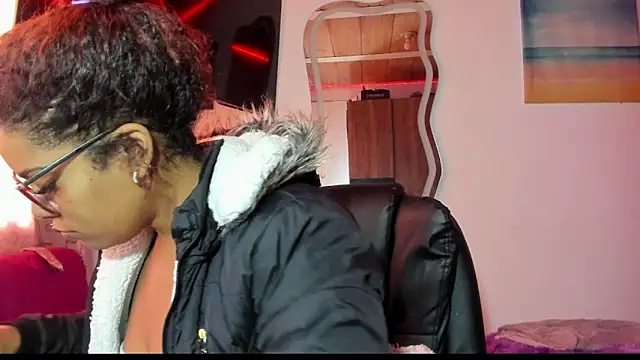 ladyrd1 online show from September 17, 2025, 2:30 pm